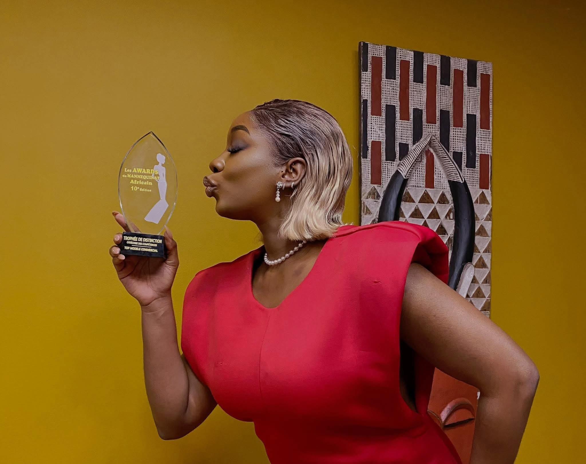 Biyoghe Ntya Paule Jeannyce sacrée Top Model Commercial de l’Année à Abidjan