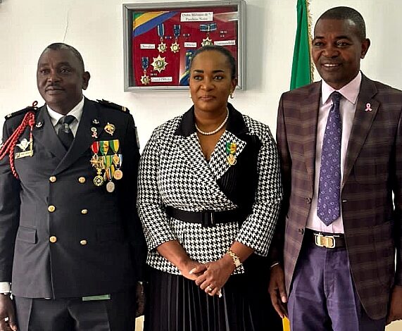 Éliane Frida Midoungani honorée Officier du Mérite gabonais : une reconnaissance pour un engagement républicain exemplaire