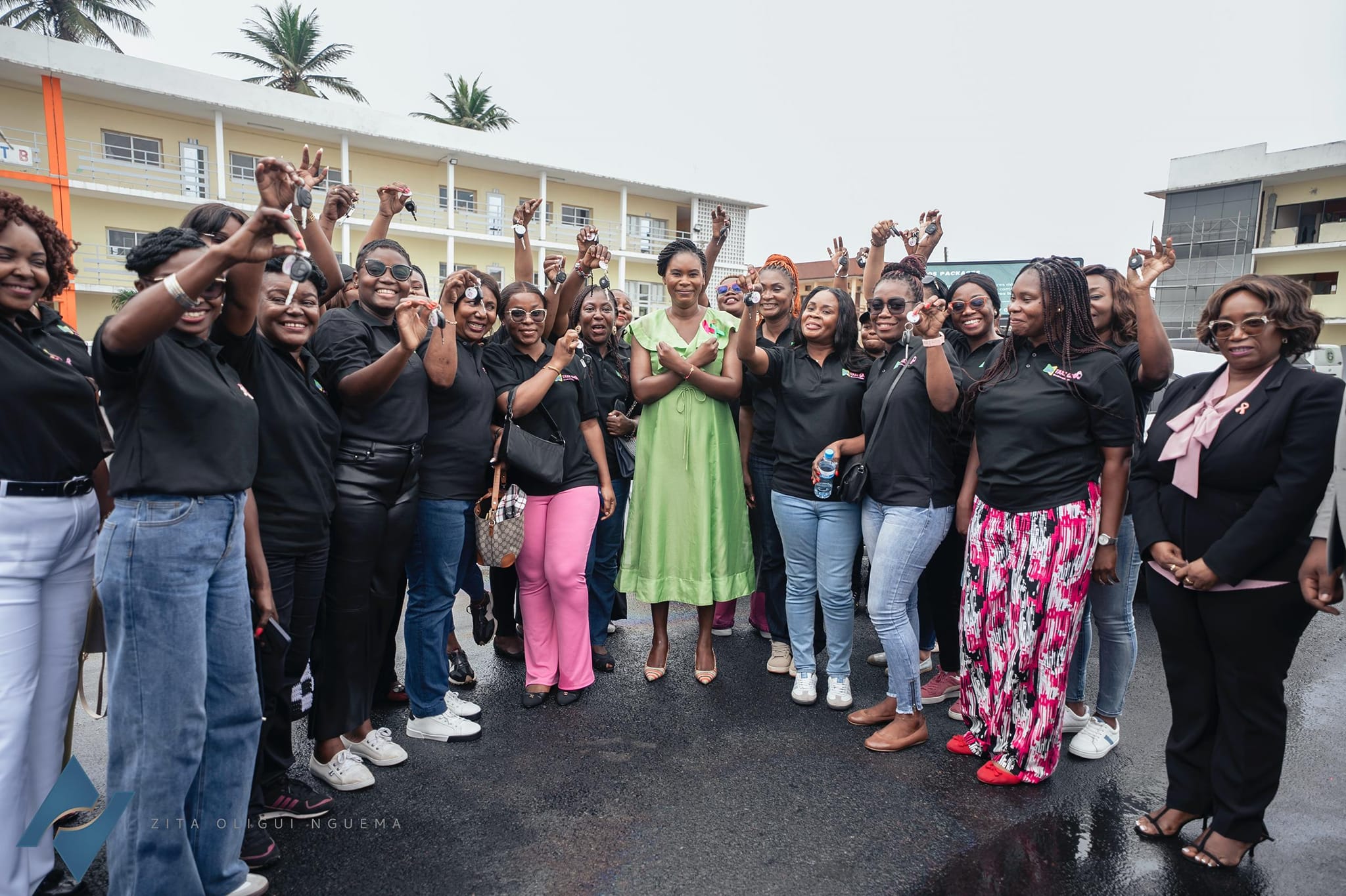 Zita Oligui Nguema remet la 3e vague de Taxis Gab à cinquante femmes : des clés pour l’autonomie et la dignité