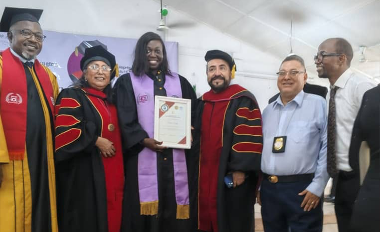 Ida Flore Maroundou reçoit le titre de Docteur Honoris Causa de l’Université de Washington (HCU)
